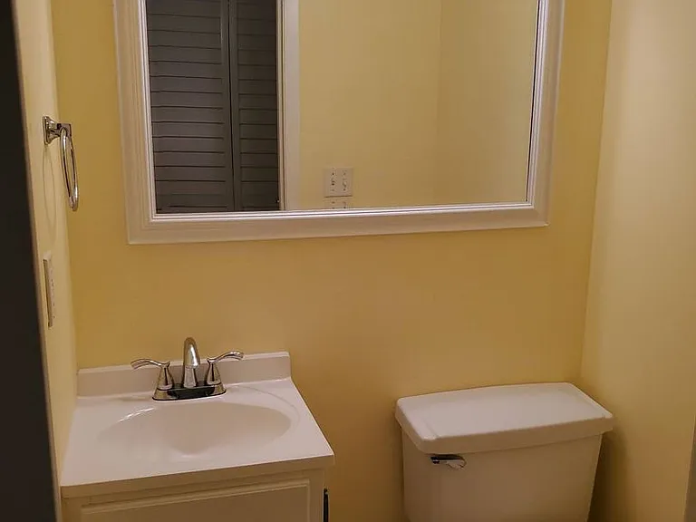 2300 Twelve Oaks Dr #B7 — Photo 7