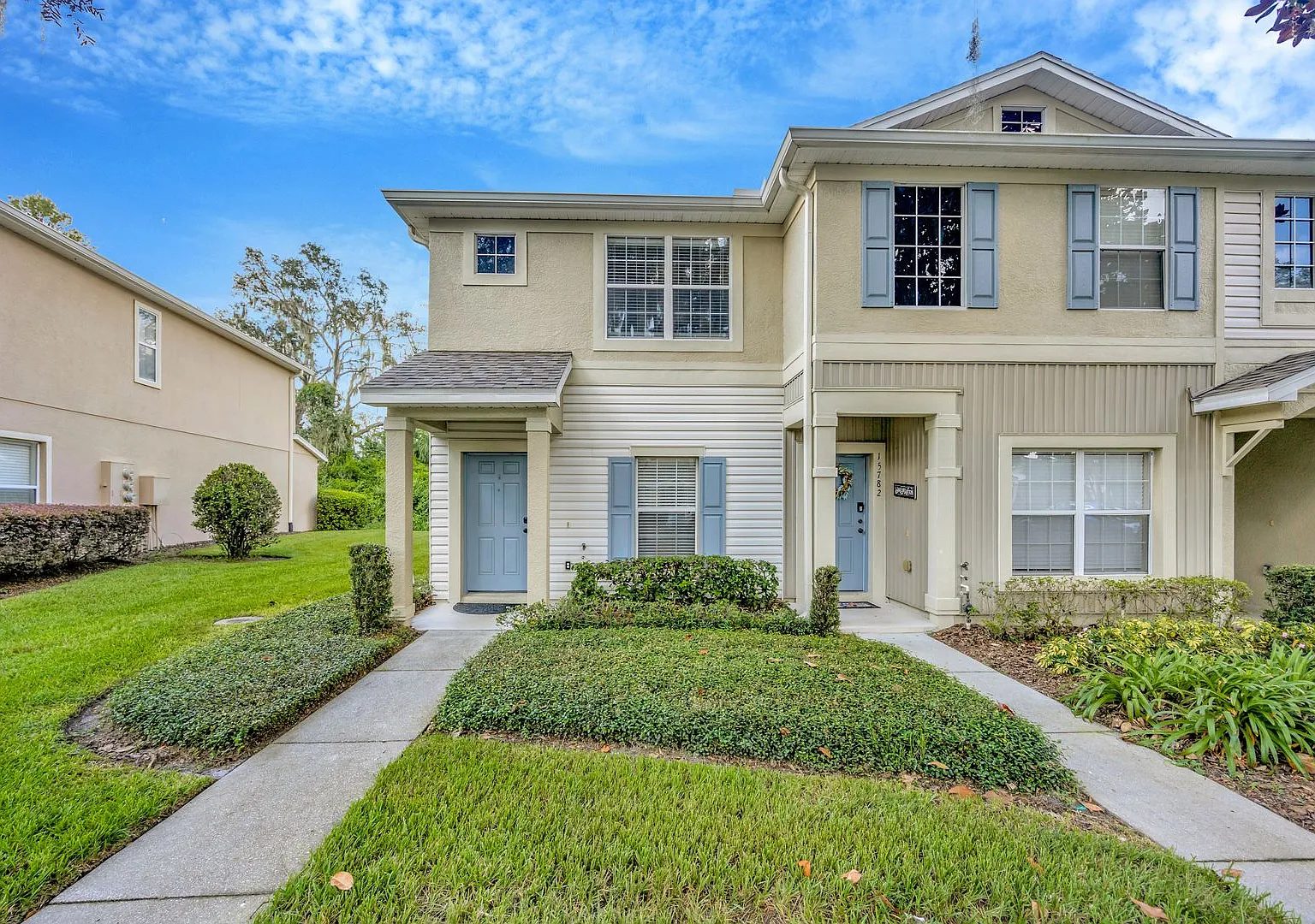 Lovely Fishhawk Townhome Available-- End Unit!! — Photo 1