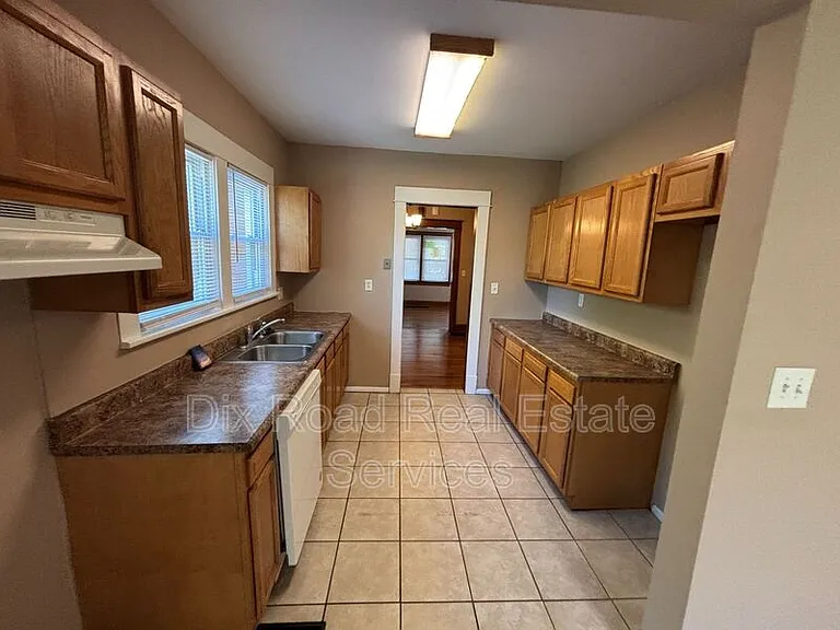 424 Shafor St — Photo 12