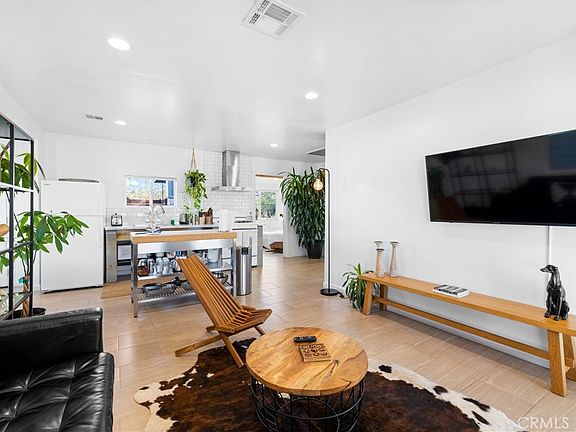 3rd image of 61879 Valley View Cir