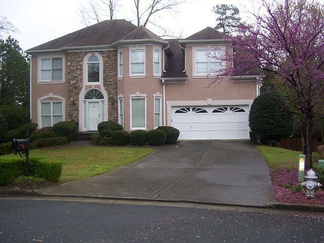 Private-Wooded Cul-de-Sac 4 Bedroom, 4 bath, finished basement home
