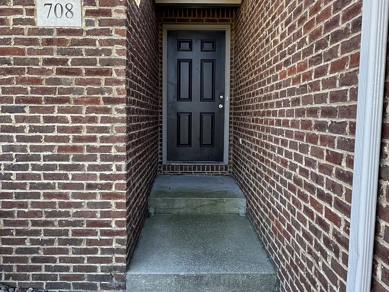 708 Chatham Ct #1 — Photo 4