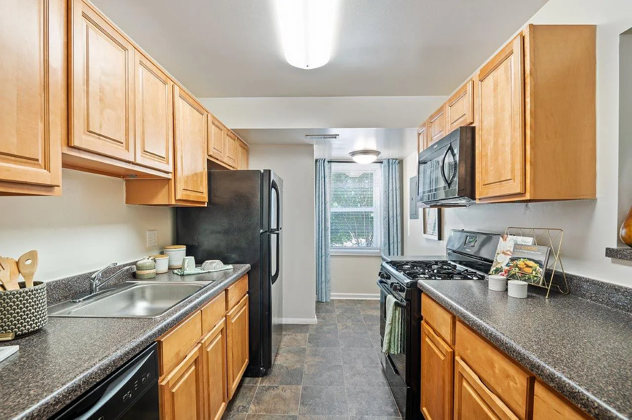 Cedar Gardens and Towers Apartments and Townhomes — Photo 1