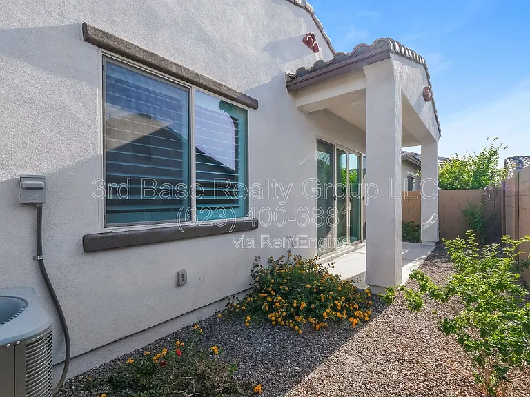 20363 W Sells Dr — Photo 18