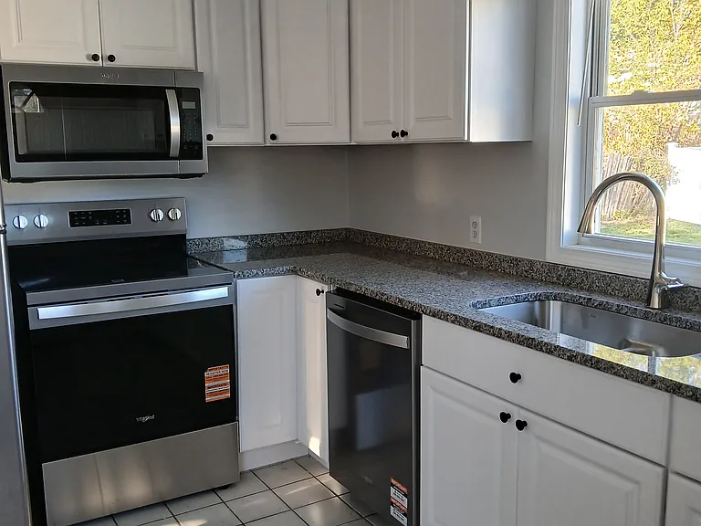 173 Lyman St — Photo 2