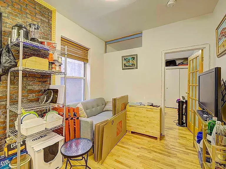 520 E 11th St #5 — Photo 3