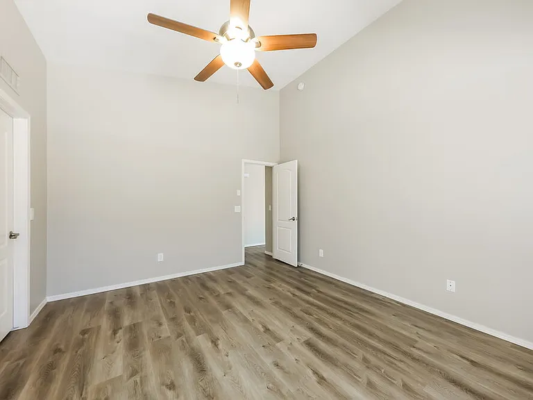 9847 W Irma Ln — Photo 11