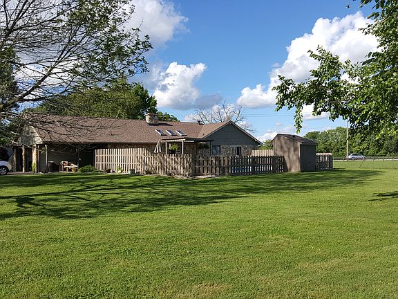 Fully fenced back pool area