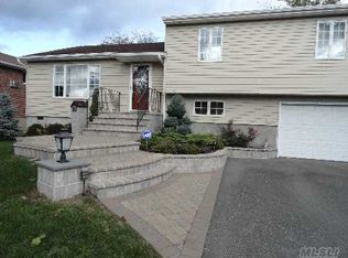 75 Colony Ln, Syosset, NY 11791