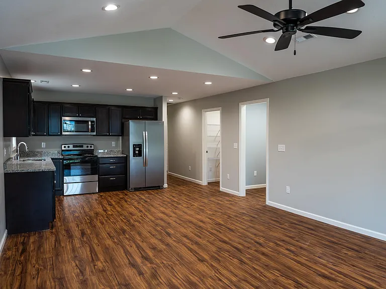 1423 Irwin Ave — Photo 21