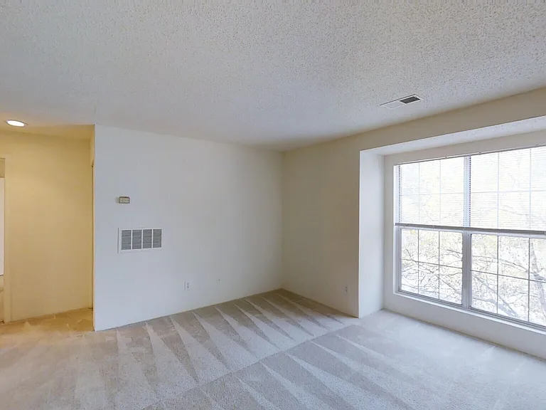 Copper Creek Apartments — Photo 36