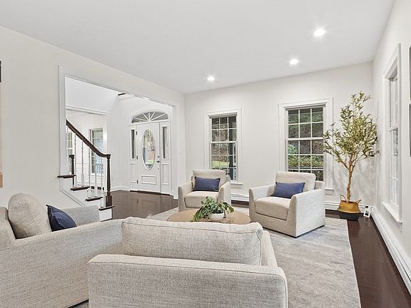 3rd image of 261 East St