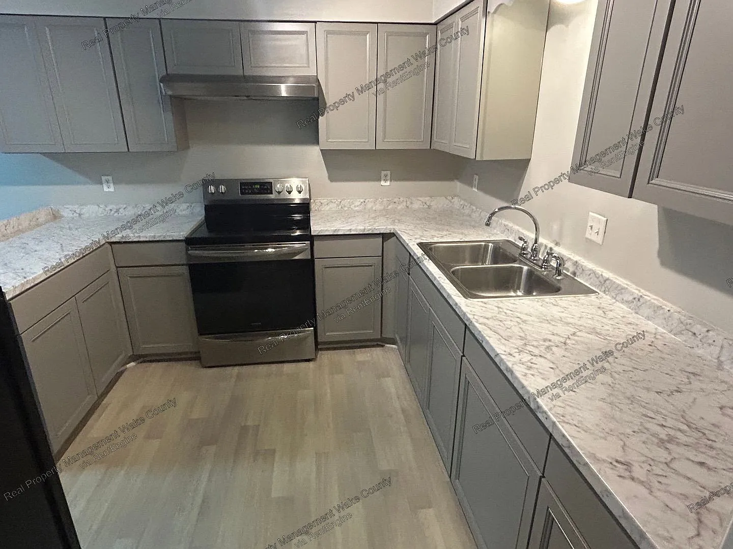 3 bed, 2.5 bath, 1319 sqft, $1,650 — Photo 4