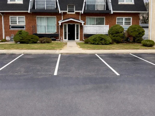 5749 Circle Dr, Oak Lawn, IL 60453