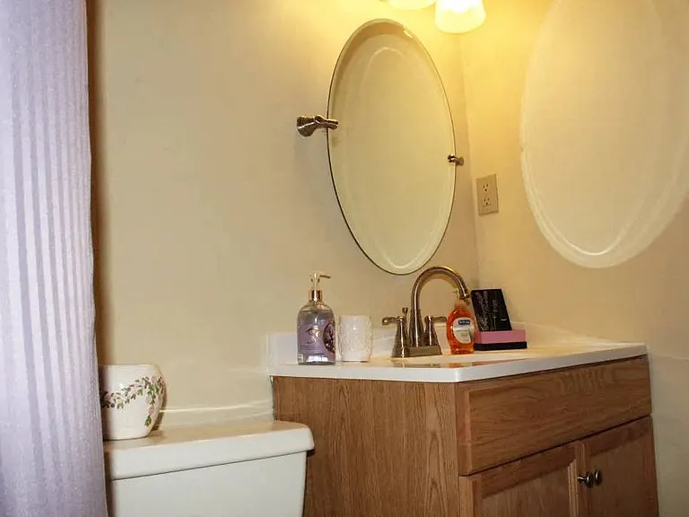 Colonial Village Apartments — Photo 16