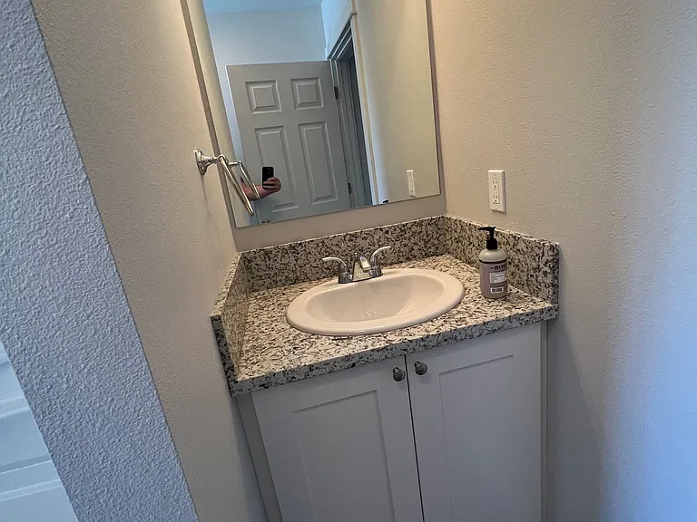 554 SW Jefferson Ave #5 — Photo 9