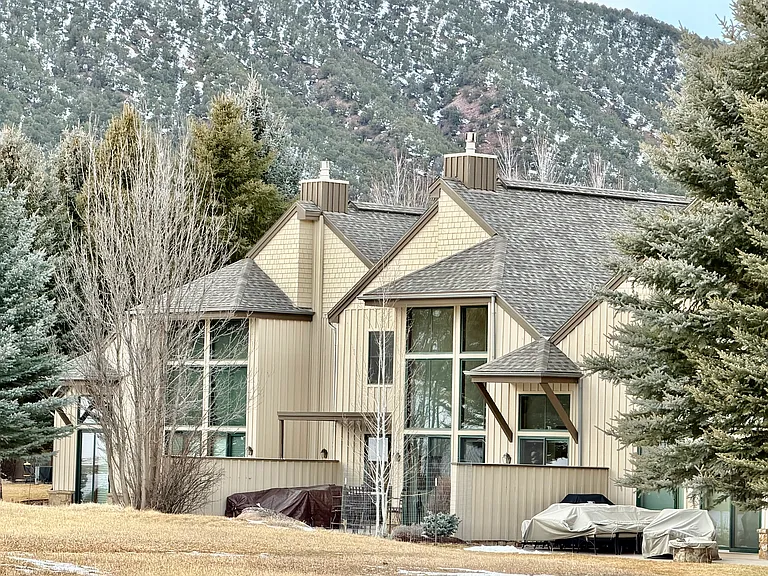 105 Primrose Ln — Photo 3