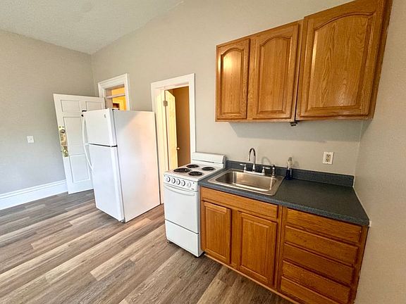 4th image of 210 Locust St APT 3