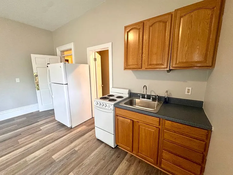 210 Locust St #3 — Photo 4