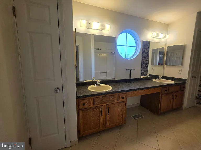 138 Persimmon St — Photo 43
