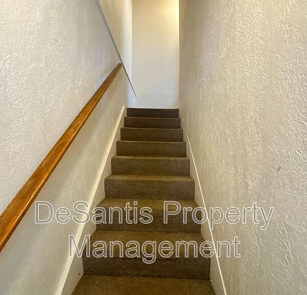 215 Spencer Ave #UPPER — Photo 5