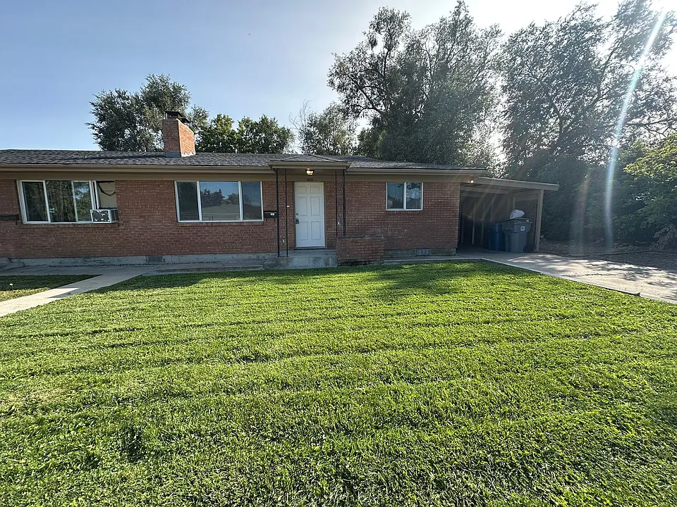 1320 - 1324 Walnut