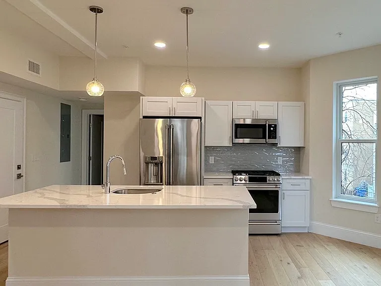12 Arnold Cir #6 — Photo 2