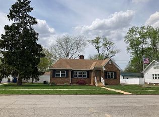119 5th St, Carmi, IL 62821