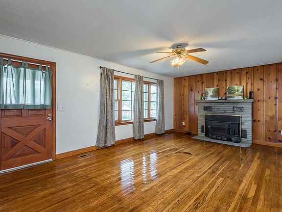 3rd image of 1128 Old N Kentucky St