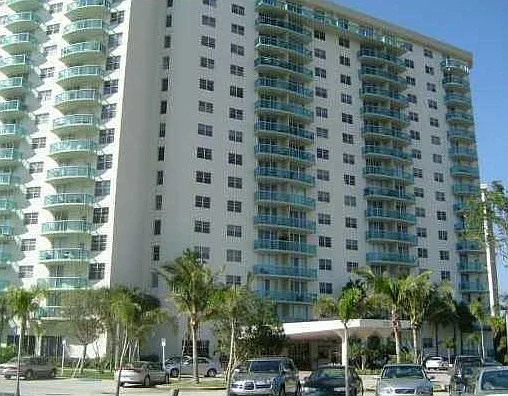 19380 Collins Avenue — Photo 4