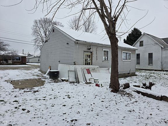 3rd image of 233 W Main St