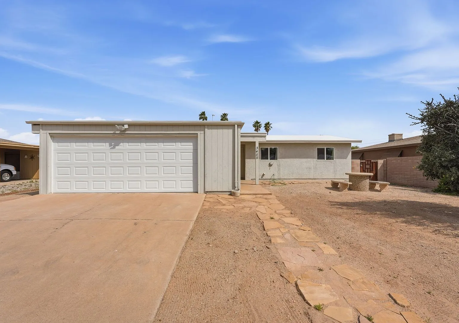 Spacious 3BR/2BA Tucson Retreat with 2-Car Garage & Expansive Patio — Photo 2