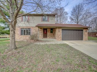 503 N Raymond Dr, Mahomet, IL