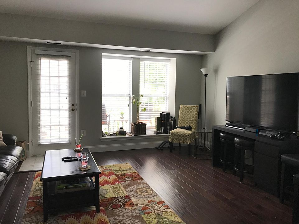 Living room. Door to balcony.