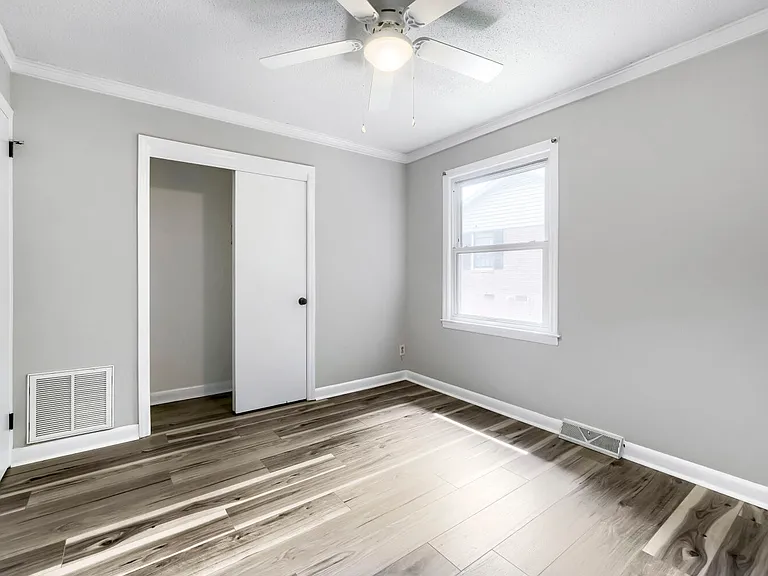 221 Eden Cir — Photo 17