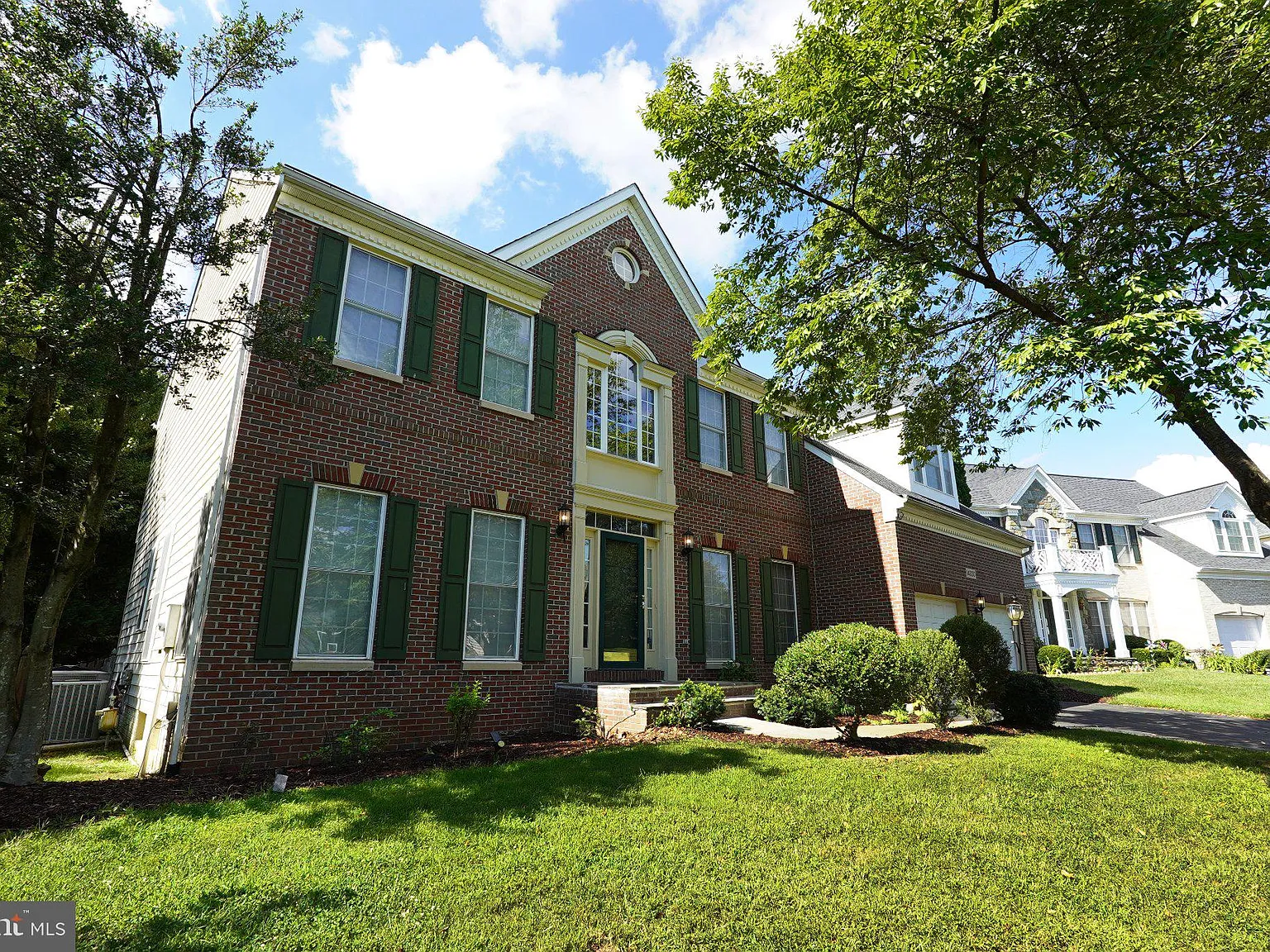 6 bed, 4.5 bath, 5827 sqft, $4,500 — Photo 1
