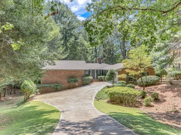 3526 Edgewood Cir, Gainesville, GA 30506