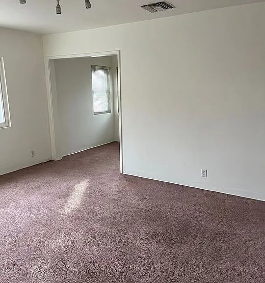 811 1/2 E Nutwood St #1/2 — Photo 7