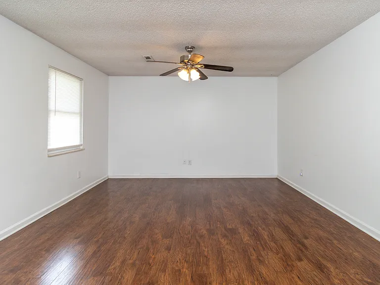 2821 Vicksburg Ln — Photo 15