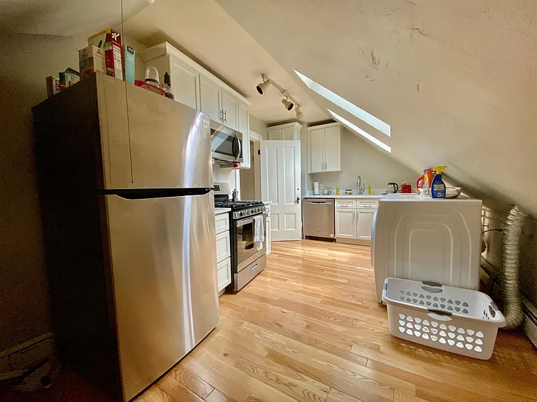 146 Governor St #3 — Photo 11