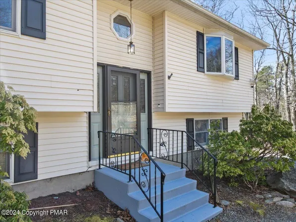 291 Mallard Ln, Bushkill, PA 18324