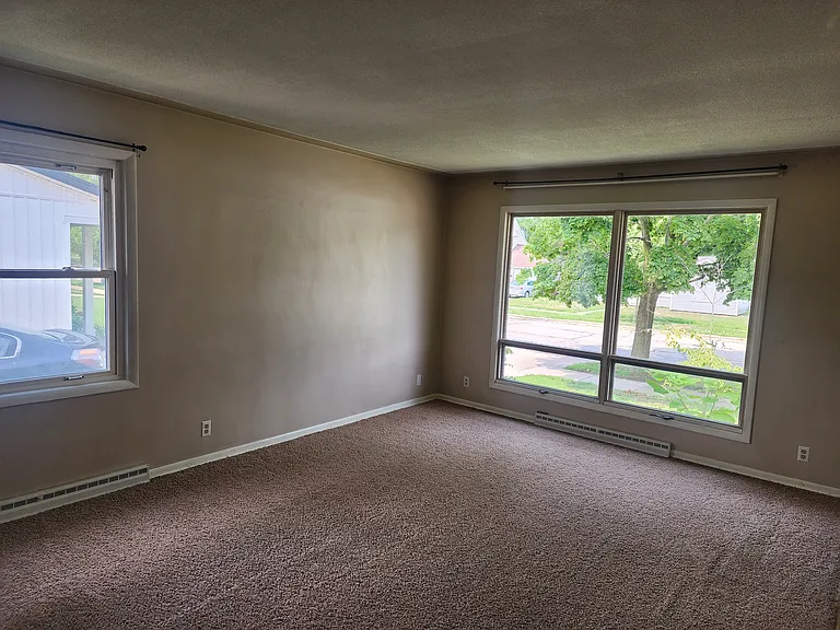 1240 Grant Ave — Photo 4