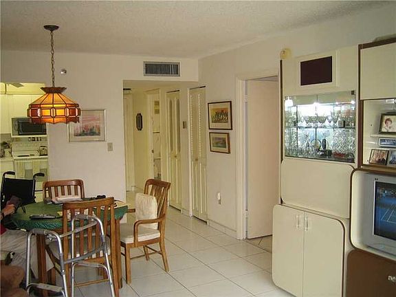 4th image of 1300 Saint Charles Pl APT 320