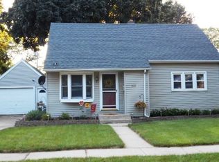 1621 Sanford Dr, Iowa Falls, IA 50126