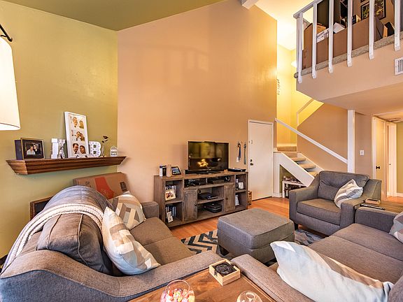 2nd image of 15946 Vanowen St Unit 210