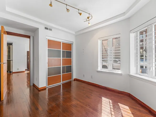 1901 Voorhies Avenue image 13 of 24