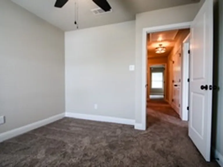 809-811 Jameson St — Photo 17