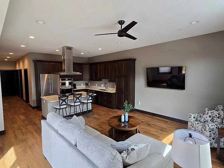 512 Division St S #1 — Photo 15