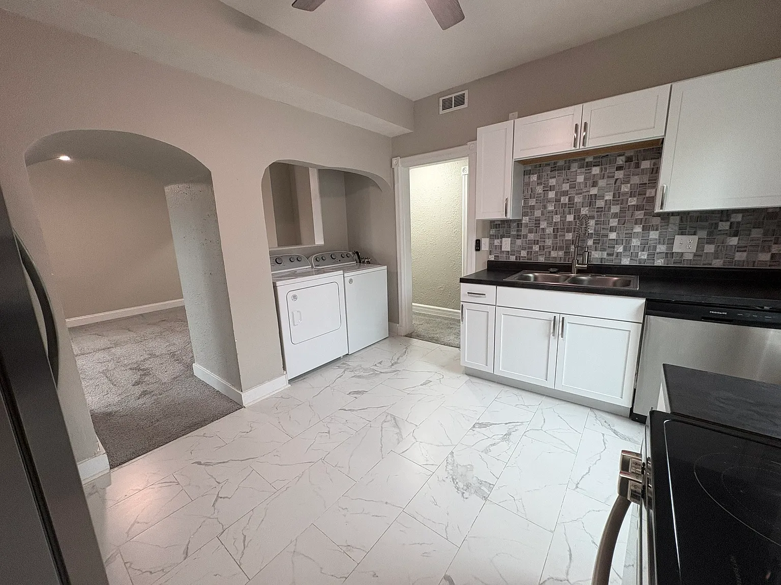 3 bed, 1100 sqft, $1,599 — Photo 4