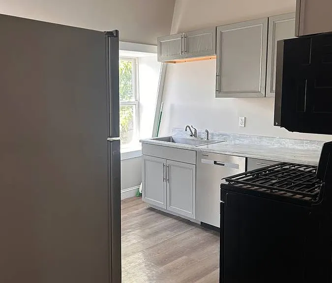 575 Broad St #3 — Photo 2